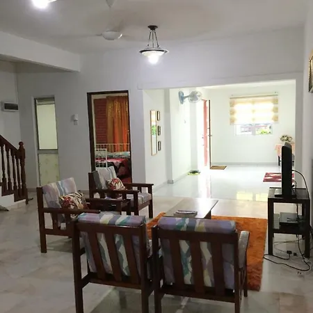 Rb Double Storey Bandar Tasik Selatan Homestay